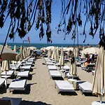 Amfora & Отель 4*